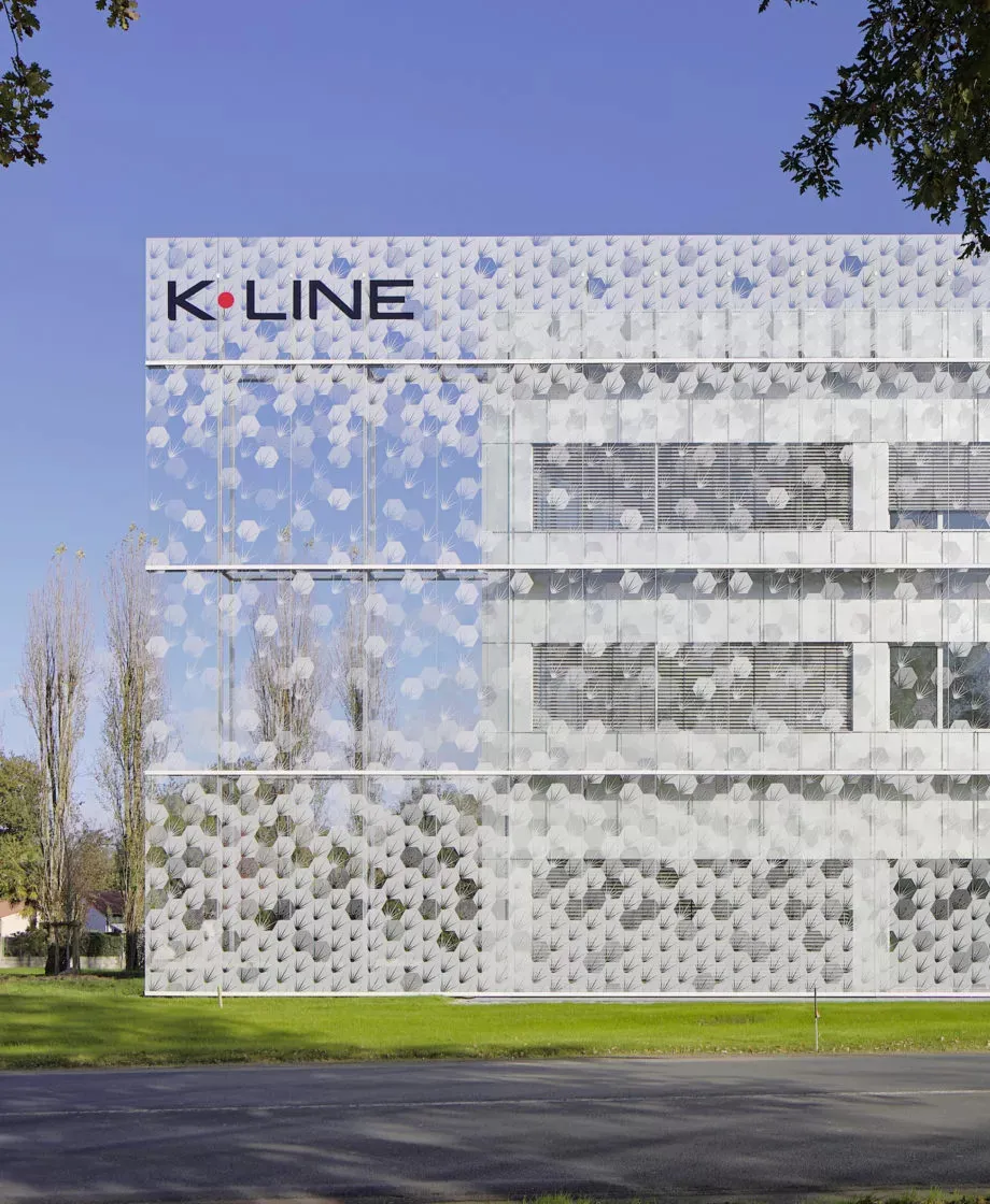 Le leader de la menuiserie en distribution